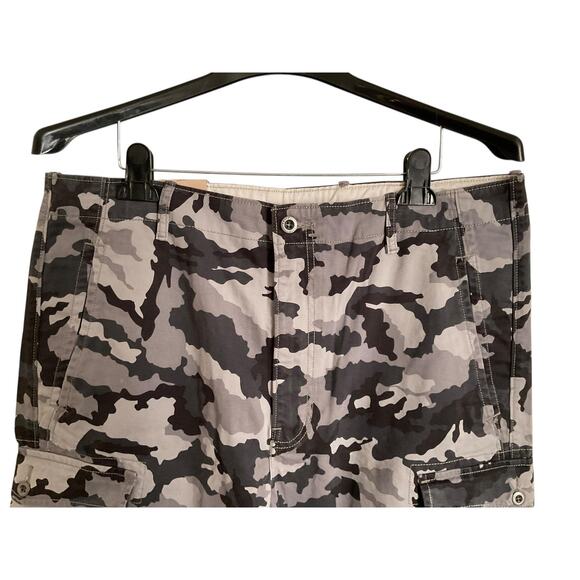 NWT Levi's Cargo I Shorts Mens Large Gray Black Camo Relaxed Fit White Tab - Picture 15 of 16